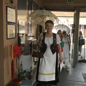 A Szentendre Gyökerei Hagyományőrző Társaság elnöke, Boda Anikó